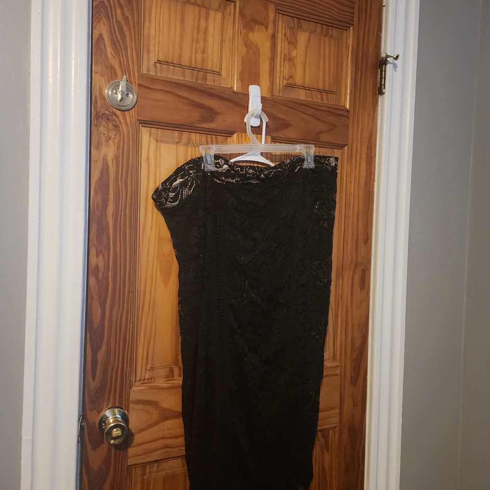 Chic Black Lace Pencil Skirt